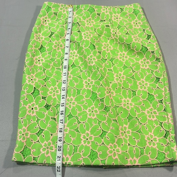 Lily Pulitzer pencil skirt floral lace size 2 lime green and light pink - Picture 8 of 9